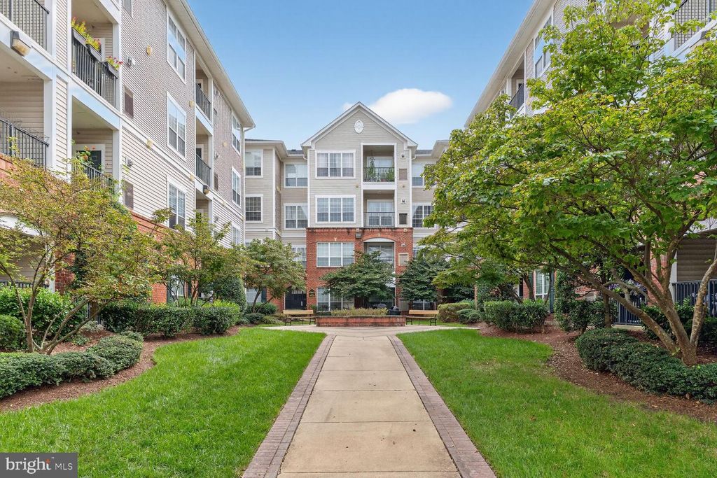 4862 EISENHOWER AVE #460, Alexandria, VA 22304