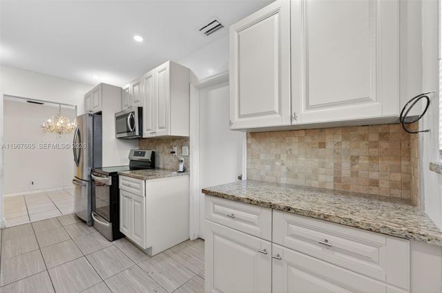 1919 NW 38th St, Oakland Park, FL 33309