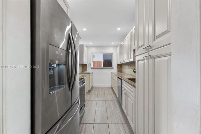 1919 NW 38th St, Oakland Park, FL 33309