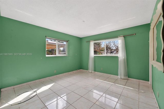 1919 NW 38th St, Oakland Park, FL 33309