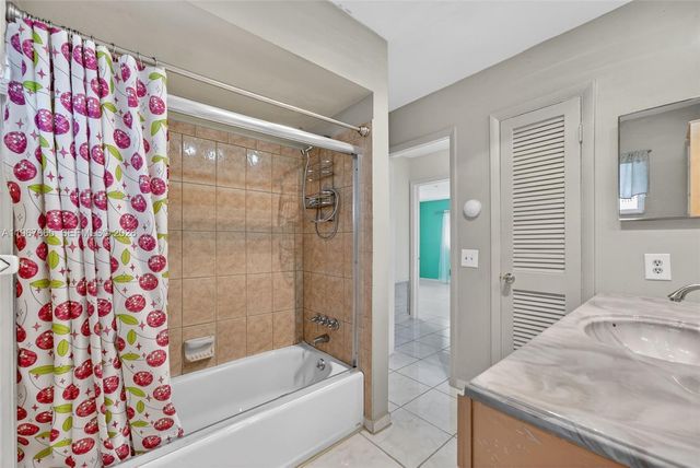 1919 NW 38th St, Oakland Park, FL 33309