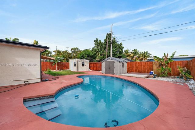 1919 NW 38th St, Oakland Park, FL 33309