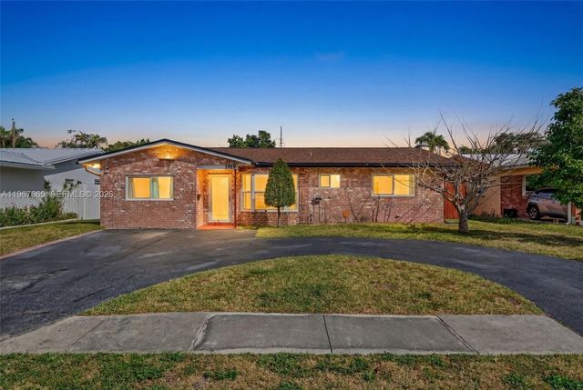 1919 NW 38th St, Oakland Park, FL 33309