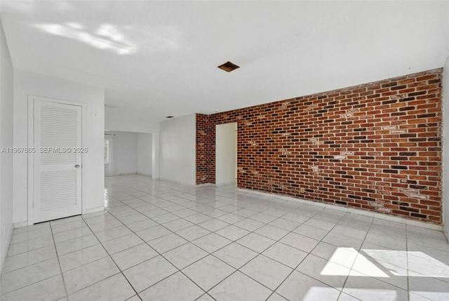 1919 NW 38th St, Oakland Park, FL 33309