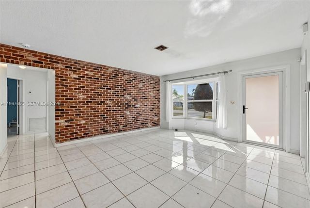 1919 NW 38th St, Oakland Park, FL 33309