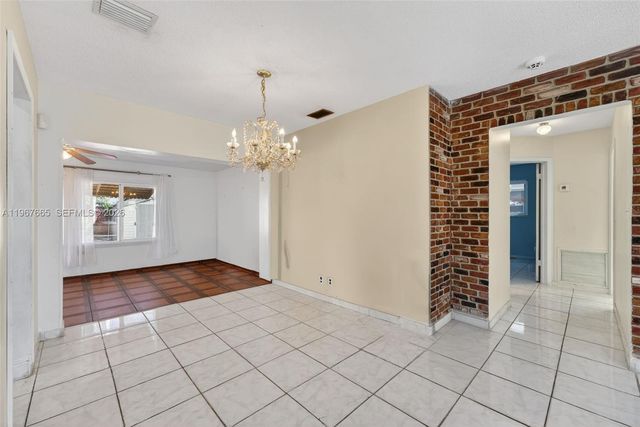 1919 NW 38th St, Oakland Park, FL 33309