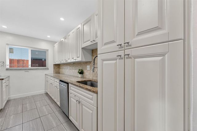 1919 NW 38th St, Oakland Park, FL 33309