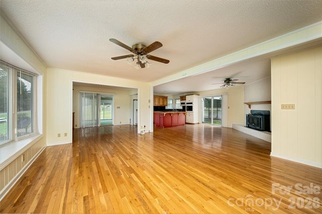 821 Tanasee Gap Road, Balsam Grove, NC 28708