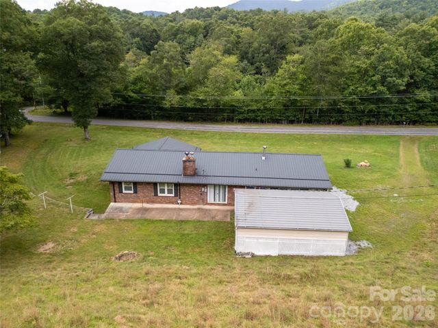 821 Tanasee Gap Road, Balsam Grove, NC 28708