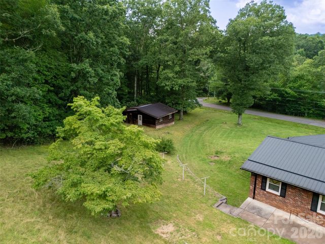 821 Tanasee Gap Road, Balsam Grove, NC 28708