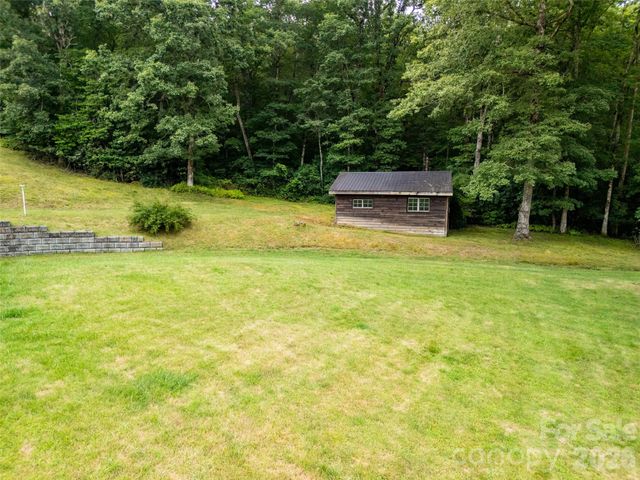 821 Tanasee Gap Road, Balsam Grove, NC 28708