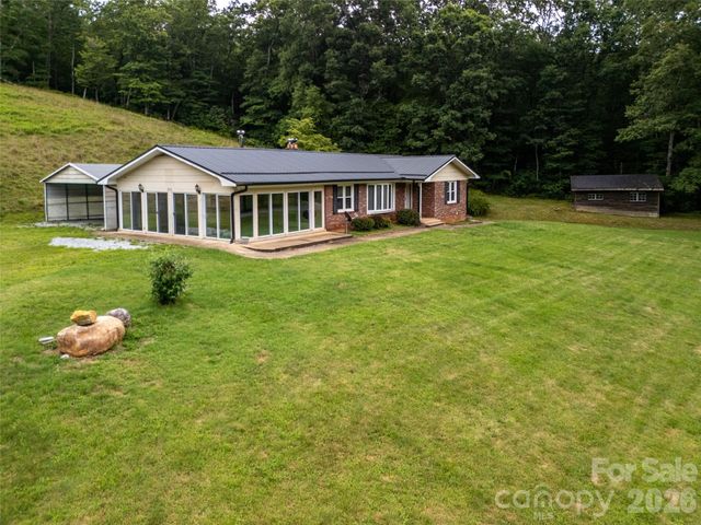 821 Tanasee Gap Road, Balsam Grove, NC 28708