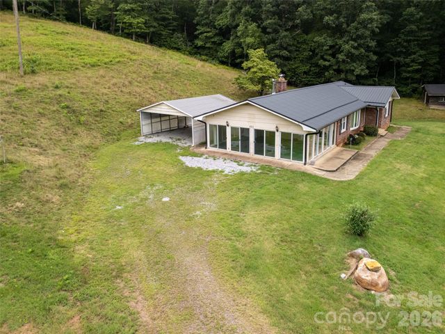 821 Tanasee Gap Road, Balsam Grove, NC 28708
