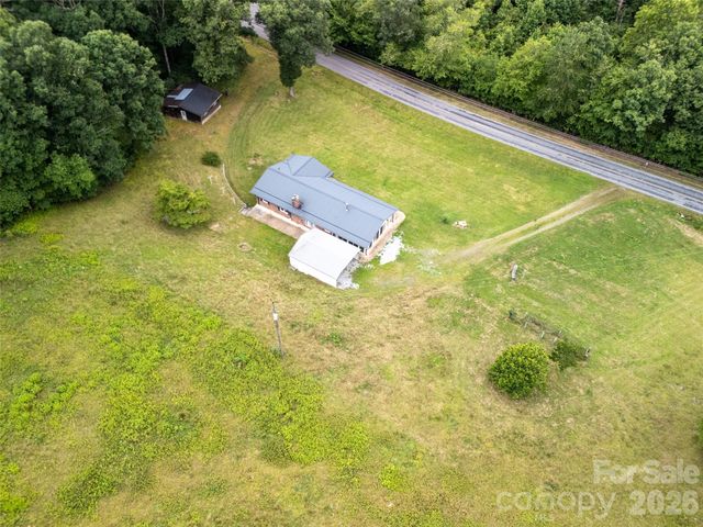 821 Tanasee Gap Road, Balsam Grove, NC 28708