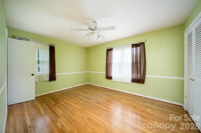 821 Tanasee Gap Road, Balsam Grove, NC 28708