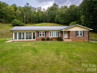 821 Tanasee Gap Road, Balsam Grove, NC 28708