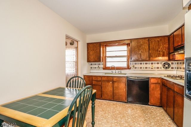 34 E Prescott Ave, Woodbridge Twp., NJ 07067