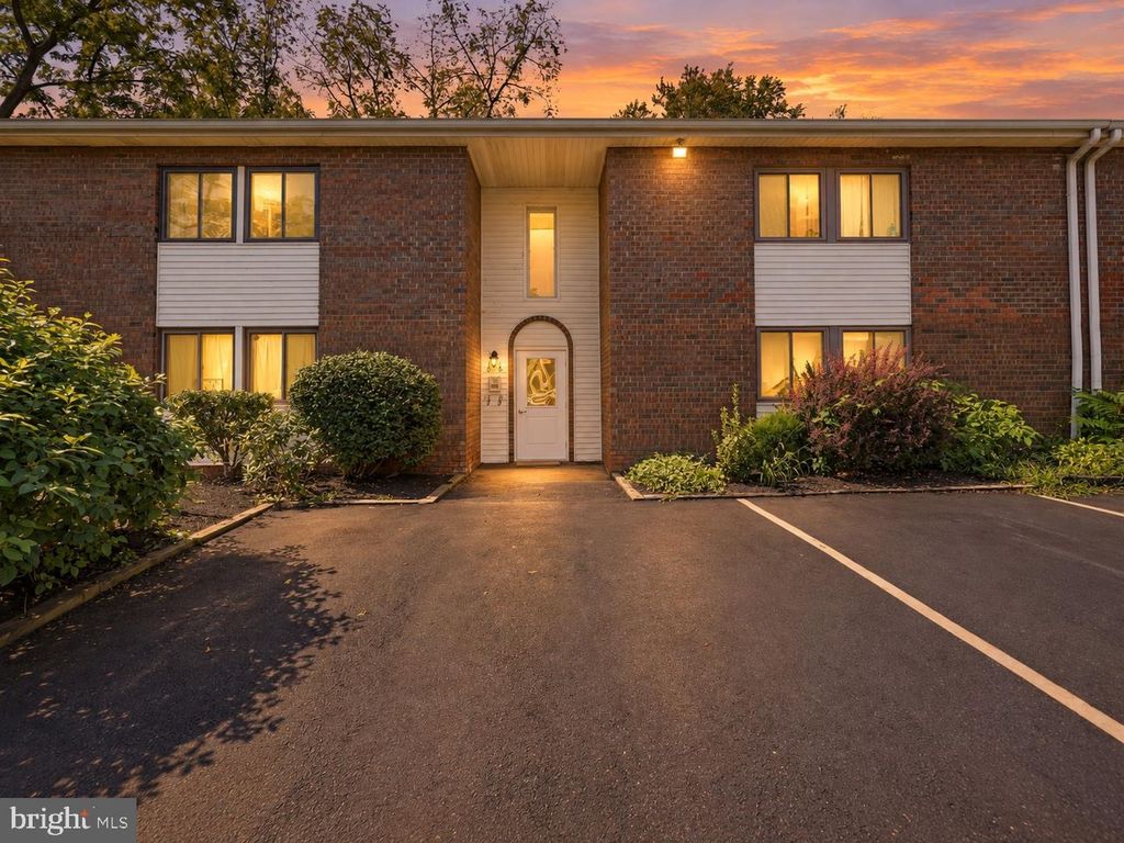 18 HATTERS CT, HATBORO, PA 19040 — exterior