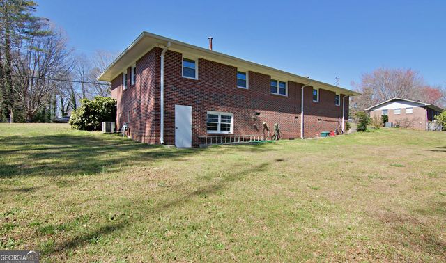 1055 Skyline Drive, Toccoa, GA 30577