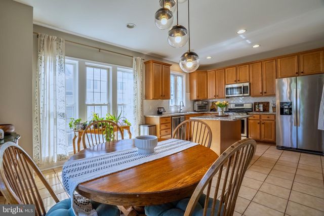 2520 WALNUT LEAF LN, Herndon, VA 20171