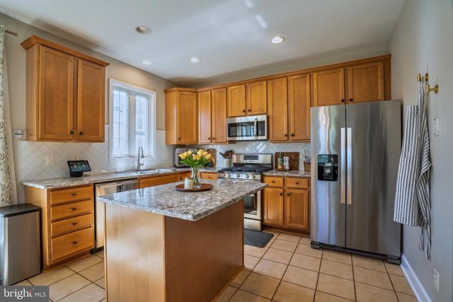 2520 WALNUT LEAF LN, Herndon, VA 20171