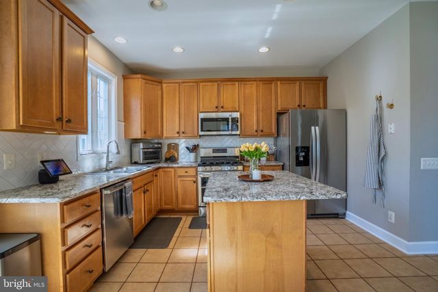2520 WALNUT LEAF LN, Herndon, VA 20171