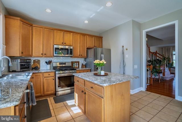 2520 WALNUT LEAF LN, Herndon, VA 20171