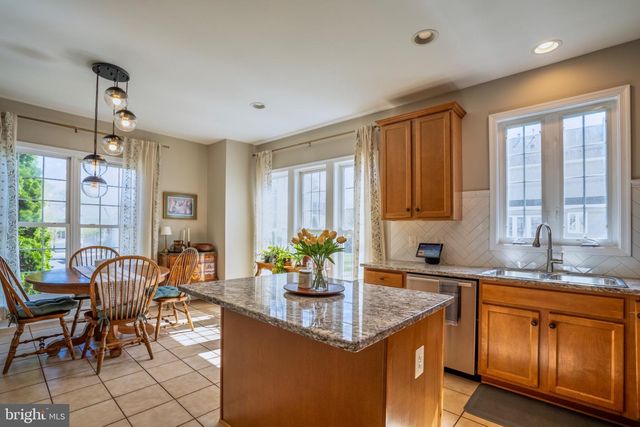 2520 WALNUT LEAF LN, Herndon, VA 20171