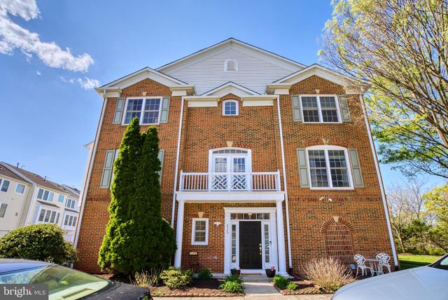 2520 WALNUT LEAF LN, Herndon, VA 20171
