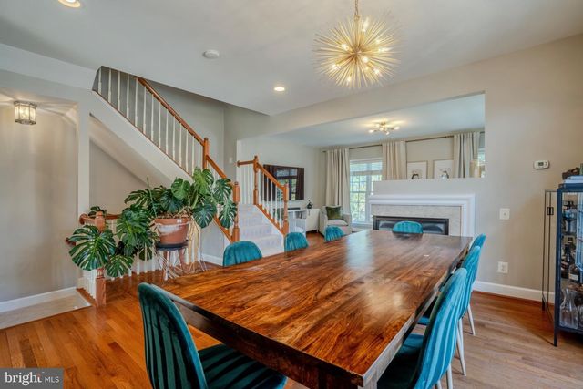 2520 WALNUT LEAF LN, Herndon, VA 20171
