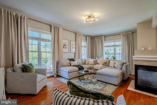 2520 WALNUT LEAF LN, Herndon, VA 20171
