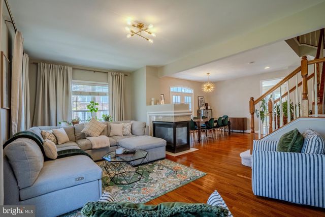 2520 WALNUT LEAF LN, Herndon, VA 20171