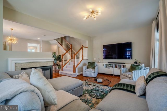 2520 WALNUT LEAF LN, Herndon, VA 20171