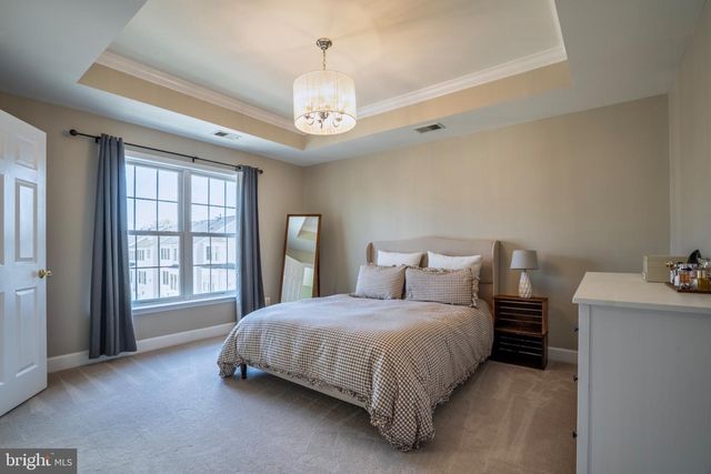 2520 WALNUT LEAF LN, Herndon, VA 20171