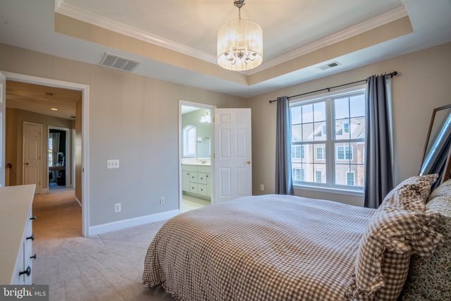 2520 WALNUT LEAF LN, Herndon, VA 20171