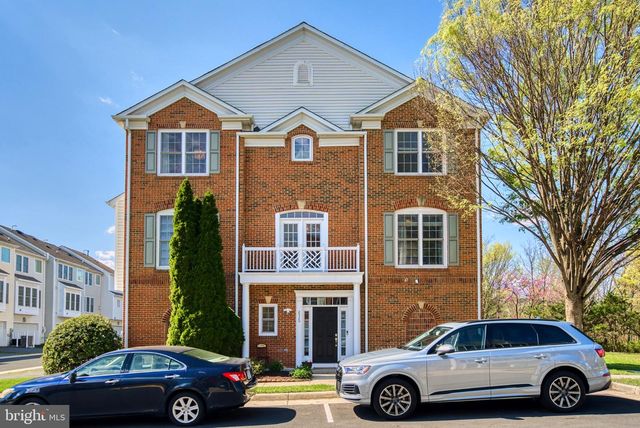 2520 WALNUT LEAF LN, Herndon, VA 20171