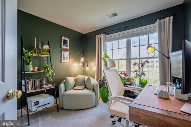 2520 WALNUT LEAF LN, Herndon, VA 20171