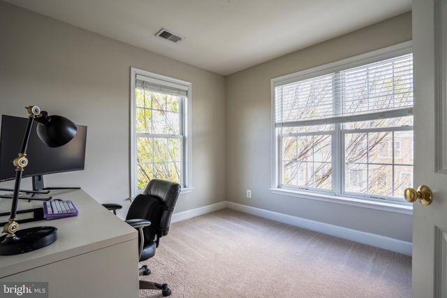 2520 WALNUT LEAF LN, Herndon, VA 20171