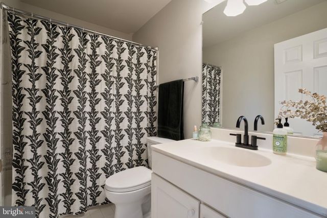 2520 WALNUT LEAF LN, Herndon, VA 20171