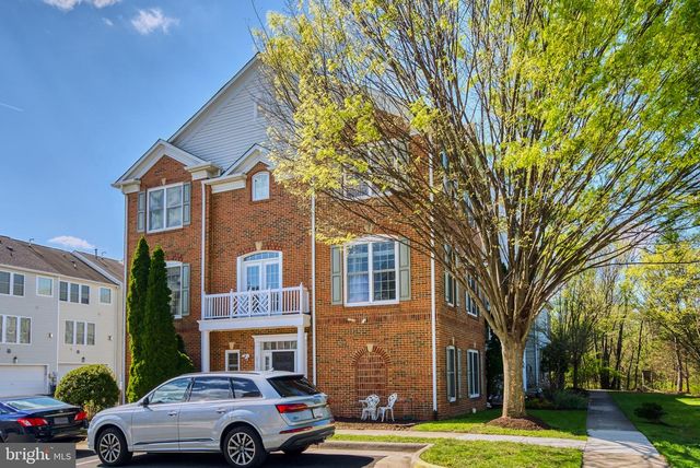 2520 WALNUT LEAF LN, Herndon, VA 20171