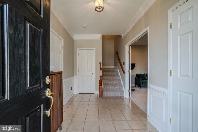 2520 WALNUT LEAF LN, Herndon, VA 20171