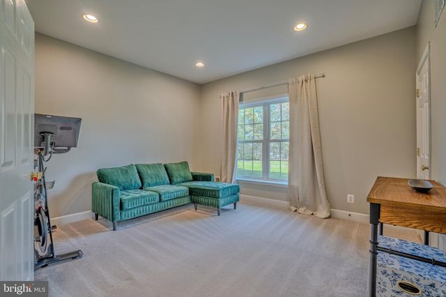 2520 WALNUT LEAF LN, Herndon, VA 20171