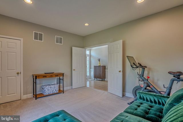 2520 WALNUT LEAF LN, Herndon, VA 20171