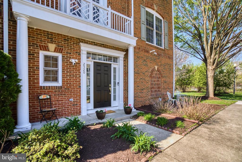 2520 WALNUT LEAF LN, Herndon, VA 20171