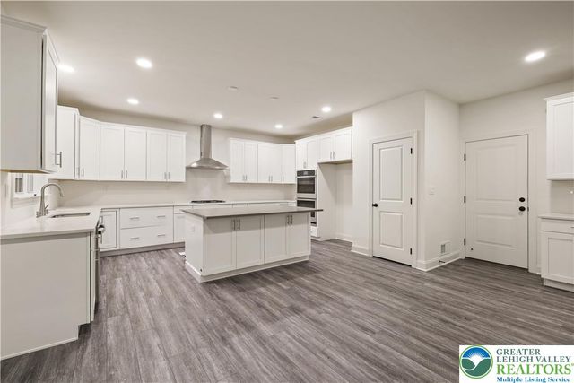 20 Lillian Court 7, Williams Twp, PA 18042