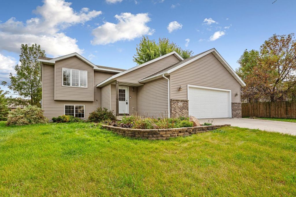 1745 Cornerstone Lane, Owatonna, MN 55060