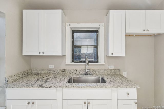 2038 Hidalgo, San Antonio, TX 78207