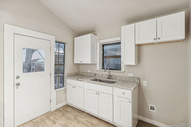 2038 Hidalgo, San Antonio, TX 78207