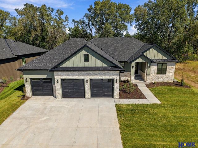 9210 Triana Lane, Lincoln, NE 68510