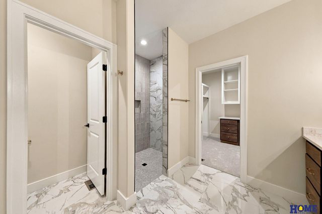 9210 Triana Lane, Lincoln, NE 68510